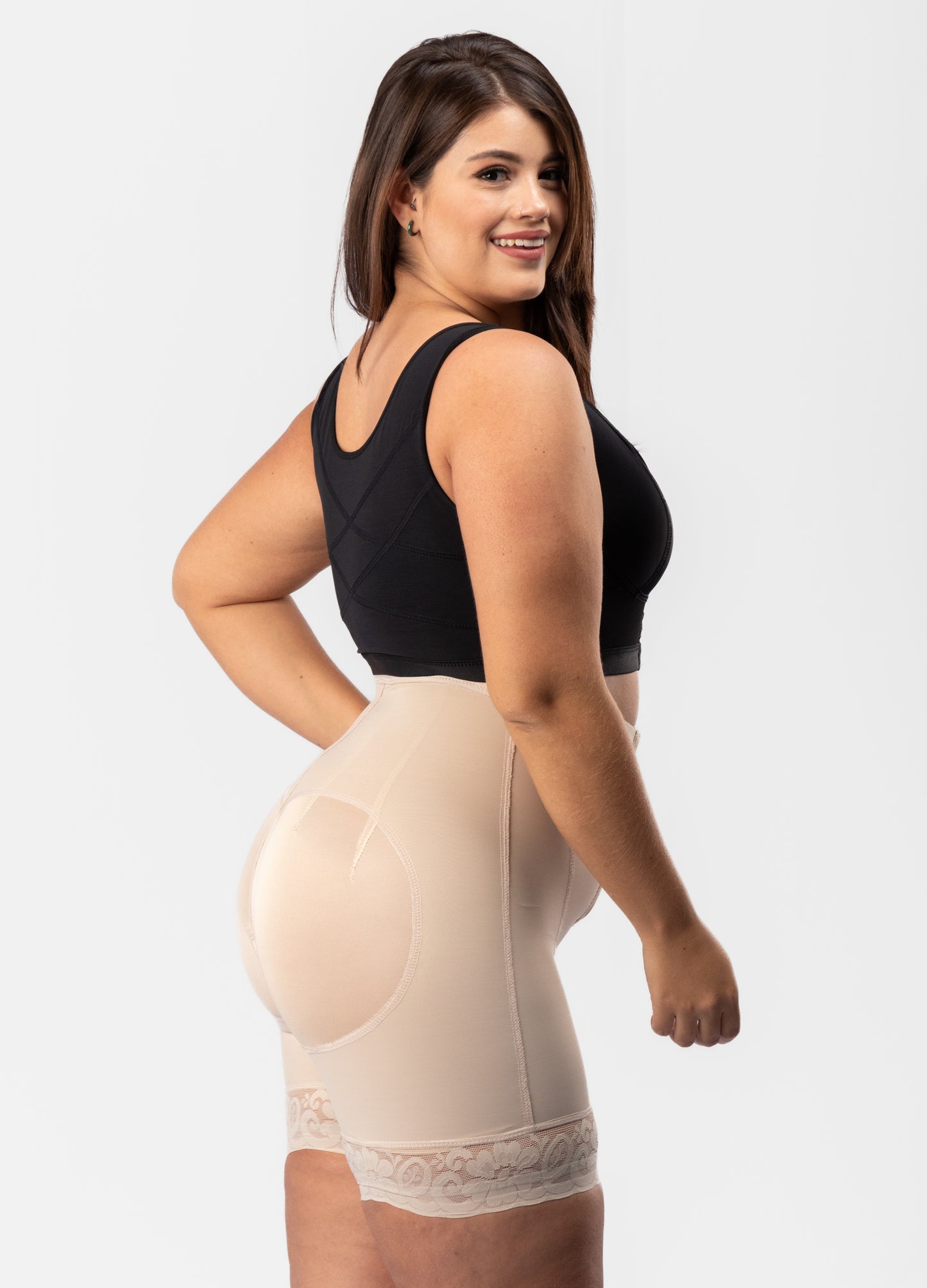 SHORT CON BROCHE MORDEADOR LEVANTA GLUTEOS 🍑