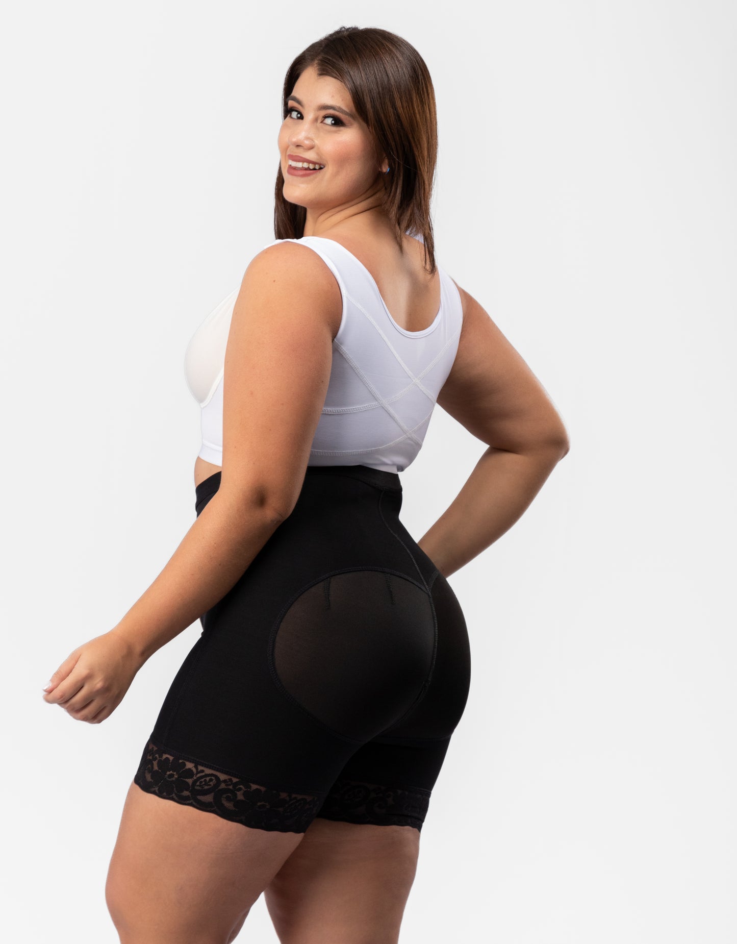 SHORT CON BROCHE MORDEADOR LEVANTA GLUTEOS 🍑